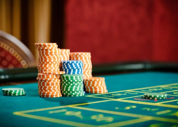 Live roulette table with dealer and real-time chat interface